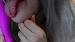 Masturbating solo babe loves her toys