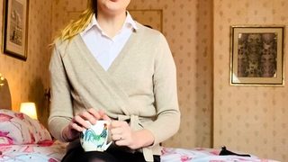 Cumshot amateur MILF suck and jerks dude in the bedroom